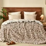 PHF Giraffe Print Sherpa Fleece Blanket King Size for Women Men Adults, Thick and Warm Reversible Blanket for Winter, Ultra Soft Fuzzy Animal Pattern Blanket for Bed Sofa Couch Travel, 108x90