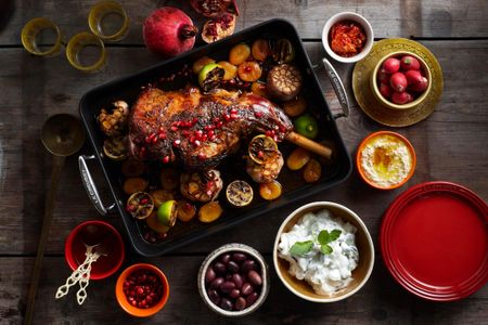 Le Creuset Non-Stick Roaster 35cm – Easy Release Bakeware