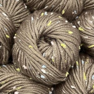 Tweed Twinkles Soft Baby Yarn for Crocheting, 8 Skeins, 696Yds/400G, Free Patterns - Acrylic Baby Blanket Knitting Yarn with Flecks - Size 3 DK Light Worsted Weight - Peanut Brown