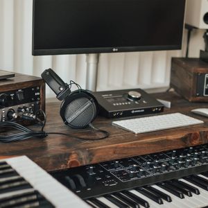 Beyerdynamic DT 990 PRO Headphones – 80 Ohm Studio Monitor