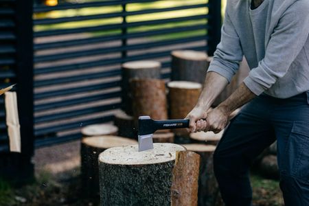 Fiskars X11 Splitting Axe – 1.1kg Lightweight Wood Chopper