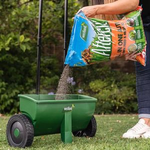 Westland Autumn Lawn Feed and Moss Killer – Covers 350m²