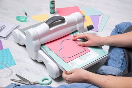 Sizzix Big Shot Plus Die Cutting Machine – Manual Craft Tool