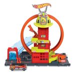 Hot Wheels City with 1 Toy Car, Kid-Powered Elevator, Water-Like Ramp, Track-Play Features, Connects to Other Sets, Fire Station with Super Loop, HKX41