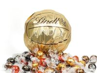 Lindt LINDOR Maxi Ball Assorted Chocolate Truffles 550g - Premium Lindor Chocolate Balls Gift Box for Christmas - Luxury Chocolates Assortment - Perfect Chocolate Gift for Him or Her With Topline Card