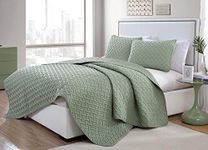 VCNY Home Quilt Super Soft Reversible Bedding Set with Matching Shams, King, Nina Green