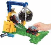 Hot Wheels Monster Trucks Rhinomite Chargin’ Challenge Playset with a 1:64 Scale Toy Rhinomite Truck & 2 Crushed Cars