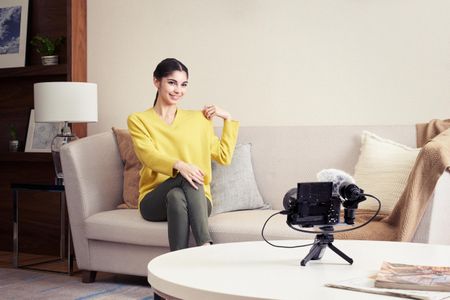 Sony Alpha 6400 Mirrorless Camera with 16-50mm Lens