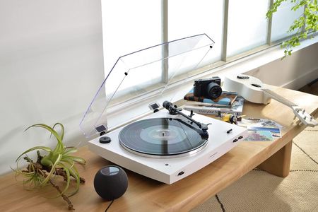 Audio-Technica Wireless Turntable – LP3XBT, White