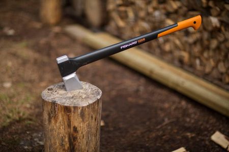 Fiskars X25 Splitting Axe 2.5kg – Heavy Duty Wood Chopper