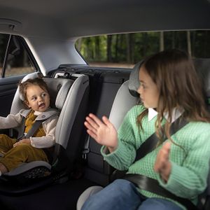Maxi-Cosi Titan Plus i-Size Car Seat – Adjustable Child Safety Seat