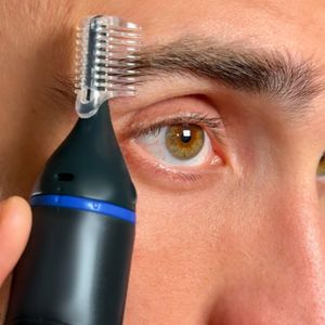 Remington Men’s Nose, Ear & Eyebrow Trimmer – Waterproof, Cordless, 2 Combs