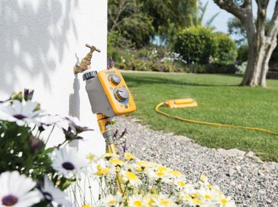 Hozelock Watering Timer Sensor Controller Plus – Automatic Light Sensor, Adjustable Sunrise/Sunset Watering