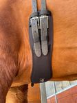 Preto New Dressage Girth Synthetic Memory Foam Equine Girth Anatomical With Elasticated Ends Horse Saddle Girths Anti-Chaff & Anti-Gall with Comfort Cushioning Performance Ergonomically Shaped