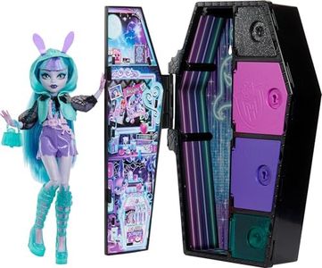 Monster High - Segreti da Brivido Neon Frights Twyla, playset con bambola, abiti e armadietto per i look, 19+ accessori Color Reveal a sorpresa inclusi, giocattolo per bambini, 4+ anni, HNF82