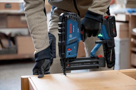 Bosch 18V Brushless Cordless Nailer – Lightweight Power Tool