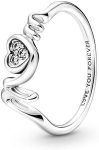 Pandora Moments Anillo con engaste pavé con diseño de corazón e inscripción «Mom» de plata de ley con circonitas cúbicas transparentes, talla 48