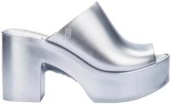 Melissa Mule Hype Metallic Heel - Fashion Sandal for Women - Iridescent Comfortable Mule Style - 9.5cm Heel Height - High-Shine Upper with Bubblegum Scent - Chic and Sophisticated, Light Silver, 6