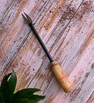 UGAOO Single Prong Weeder with Wooden Handle for Indoor and Outdoor Gardening