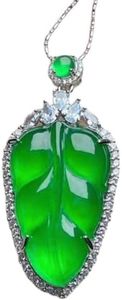 Fairchild Gemworks Jade pendant jade necklace are suitable as birthday gifts for your girlfriend, mother or wife. They symbolize good luck.