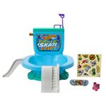 Hot Wheels Skate Fingerboard Toilet Bowl Skate Set, Flush & Go Skate Park with 1 Exclusive Board & Pair of Removable Skate Shoes, Includes Built-In Storage, HXL16