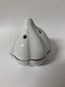 Ceramic Garlic Keeper with Ventilation Holes – Keeps Garlic Fresh Longer, 4” x 3.5”, Stylish Glazed Ceramic Design, Dishwasher Safe, Compact Storage for Kitchen Counter