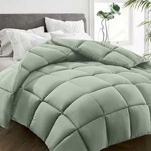 HYLEORY All Season California King Size Bed Comforter - Cooling Down Alternative Quilted Duvet Insert with Corner Tabs - Winter Warm - Machine Washable - Sage Green
