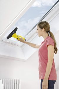 Kärcher WV 2 Window Vacuum Cleaner – Cordless Glass Cleaning