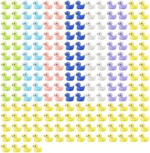 AIEX 200pcs Mini Canards, Mignons Canard Mininature en Résine Colorés Accessoires de Petit Canard pour Travaux Manuels Articles de Fête Bureau Chambre Décoration (7 Couleurs)