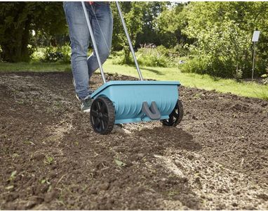 Gardena Universal Spreader L – 12.5L, 45cm Width for Fertiliser, Seeds, Salt