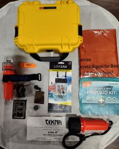 SOSeFLARE 5 Boaters Safety Kit with TEKNA Lite 6 Floating Divers Flashlight