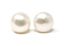 Catherine's C O L L E C T I O N 9 ct Yellow Gold 6-6.5mm White Pearl Earrings - Freshwater Cultured Button Shape Pearl Stud Earrings Pair - Butterfly Backing for Pierced Ears – Hand Finished in UK