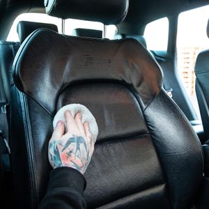 Meguiar's Ultimate Leather Detailer – 473ml Cleaner & Conditioner