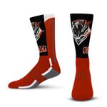 For Bare Feet NFL Men Women Team Color Logo Game Day Phenom Curve Performance Warm & Cold Weather Comfort Crew Sock, Cincinnati Bengals - Black, Large
