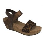 Pierre Dumas Women's Chantal-2 Wedge Sandal (8.5, Leopard), 豹纹色