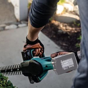 Makita 18V Cordless Hedge Trimmer – 52cm Blade