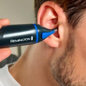 Remington Men’s Nose, Ear & Eyebrow Trimmer – Waterproof, Cordless, 2 Combs