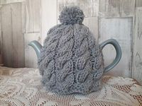 The wee one!! Cable knit tea cosy for small 1-2 cup teapot