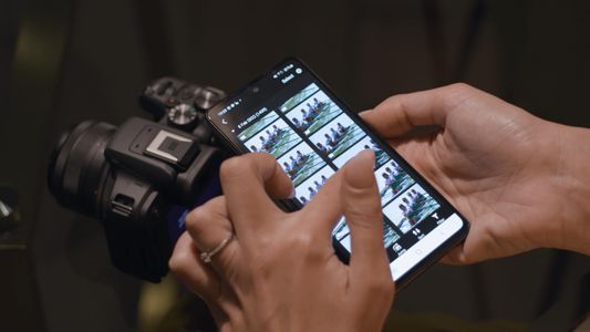 Canon EOS R10 Mirrorless Camera with 18-45mm Lens