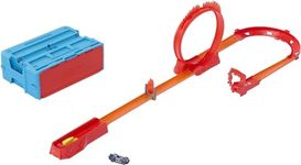 ​Hot Wheels® Track Set, Fire-Themed Track Set & 1 Hot Wheels® Car, 16 Track-Building and Stunting Components in Stackable Toy Storage Box​​