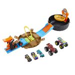 Hot Wheels Monster Trucks Stunt Tire Playset, Includes 3 Monster Trucks & 3 1:64 Scale Vehicles, Gift for Kids 4 to 8 Years Old, HHY74