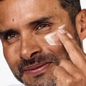 Clinique For Men Moisturizing Face Lotion – Hydrating with Glycerin & Urea