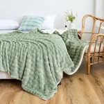UKELER Sherpa Throw Blanket 50 × 60 inch, 540 GSM Ultra Soft Thick Fuzzy Sherpa Fleece Blanket for All Season, 3D Bubble Warm and Cozy Blanket for Camping Travel Couch Bed Sofa Office, Green
