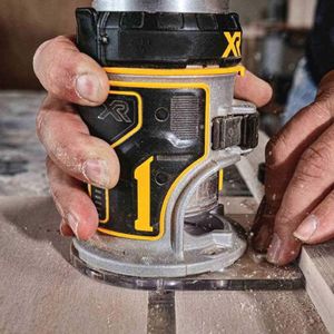 DeWalt 18V XR Cordless Router – Compact Handheld Power Tool