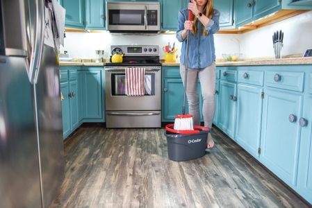 O-Cedar Spin Mop – Red/Gray Microfibre Floor Cleaning System