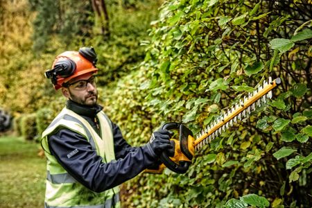DEWALT XR 18V Cordless Pole Hedge Trimmer – Lightweight, Powerful