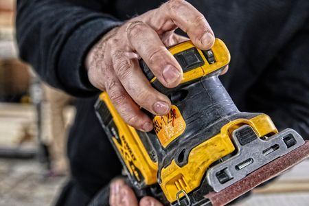 DEWALT 18V XR Cordless Palm Sander – Compact Power Tool