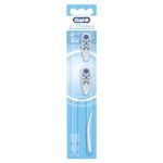 Oral-B CrossAction Battery Toothbrush Replacement Brush Heads Refill, 2 Count (Packaging May Vary)