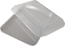 Nordic Ware Naturals Baker's Quarter Sheet with Lid, Aluminium Baking Tray, Premium Bakeware To Bake and Reheat Small Meals, Made in the USA, Silver