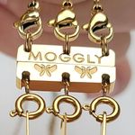 MOGGLY Necklace Layering Clasps 18k Gold Plated, Magnetic Holder for Multiple Strands Plus a Giftable Mini Jewelry Box